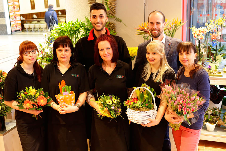 Mohammed Bashdary mit seinem Team bei Floristik 99