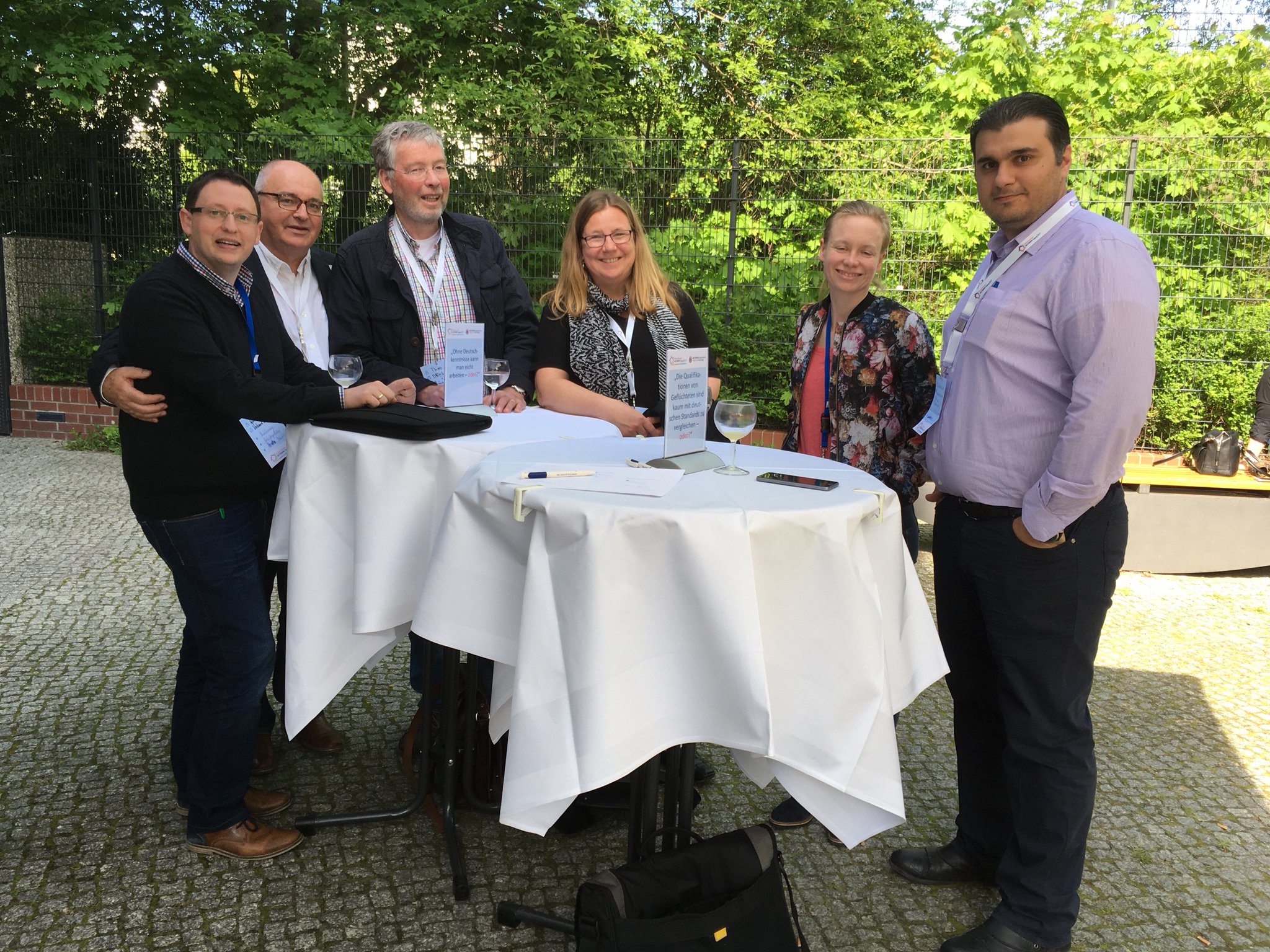 Willkommensbegleiter Waseem Aleed im Gespräch mit Netzwerkpartnern